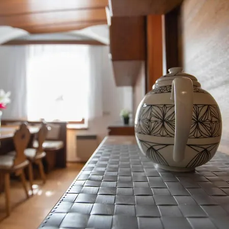 Traditional Old Town Apartment Hall in Tirol Exteriér fotografie