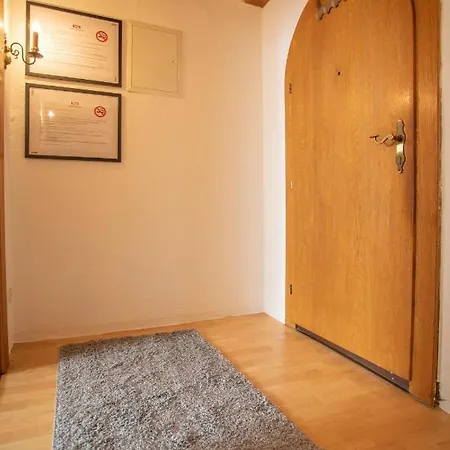 Traditional Old Town Apartment Hall in Tirol Exteriér fotografie