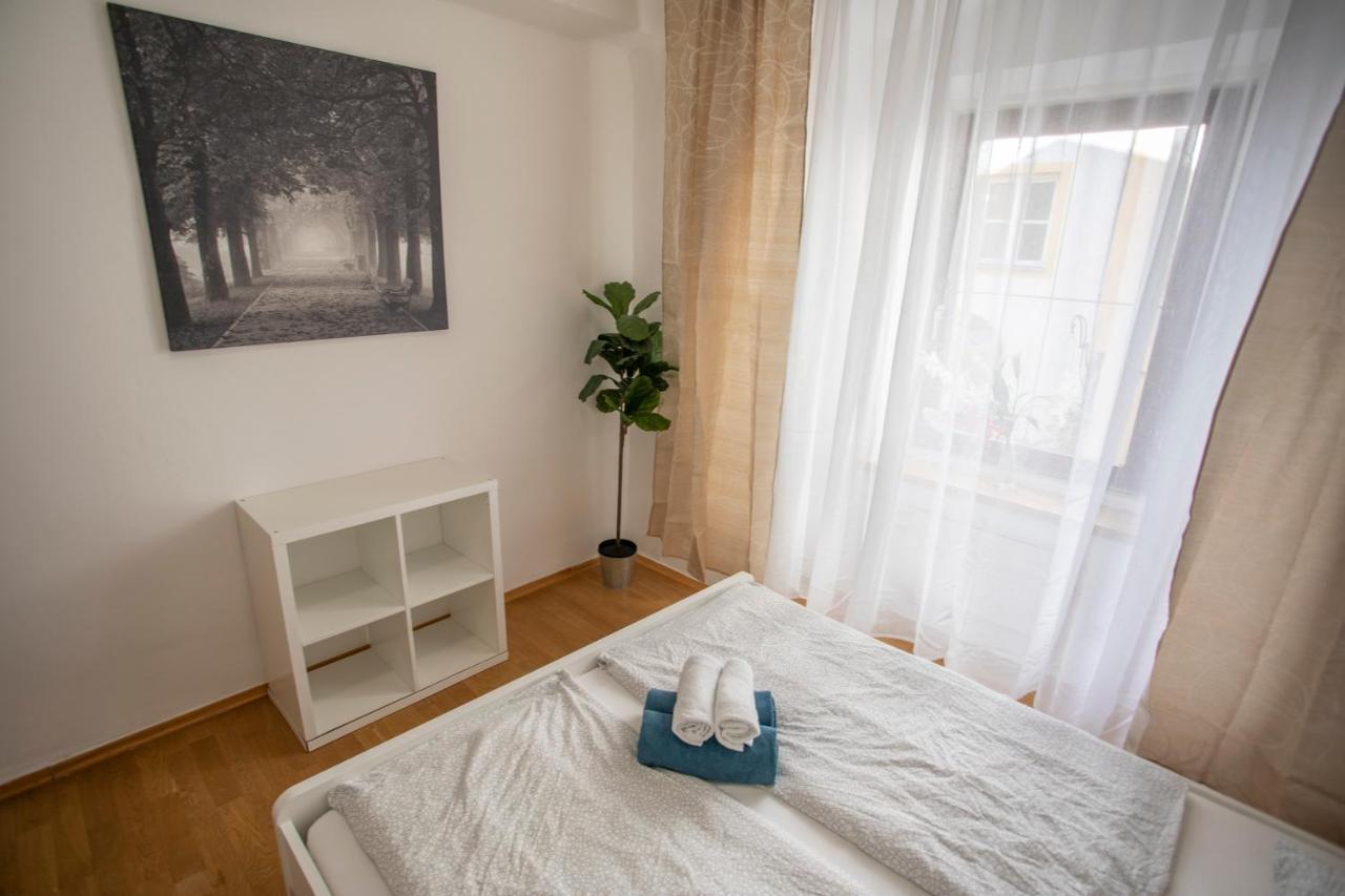 Traditional Old Town Apartment *