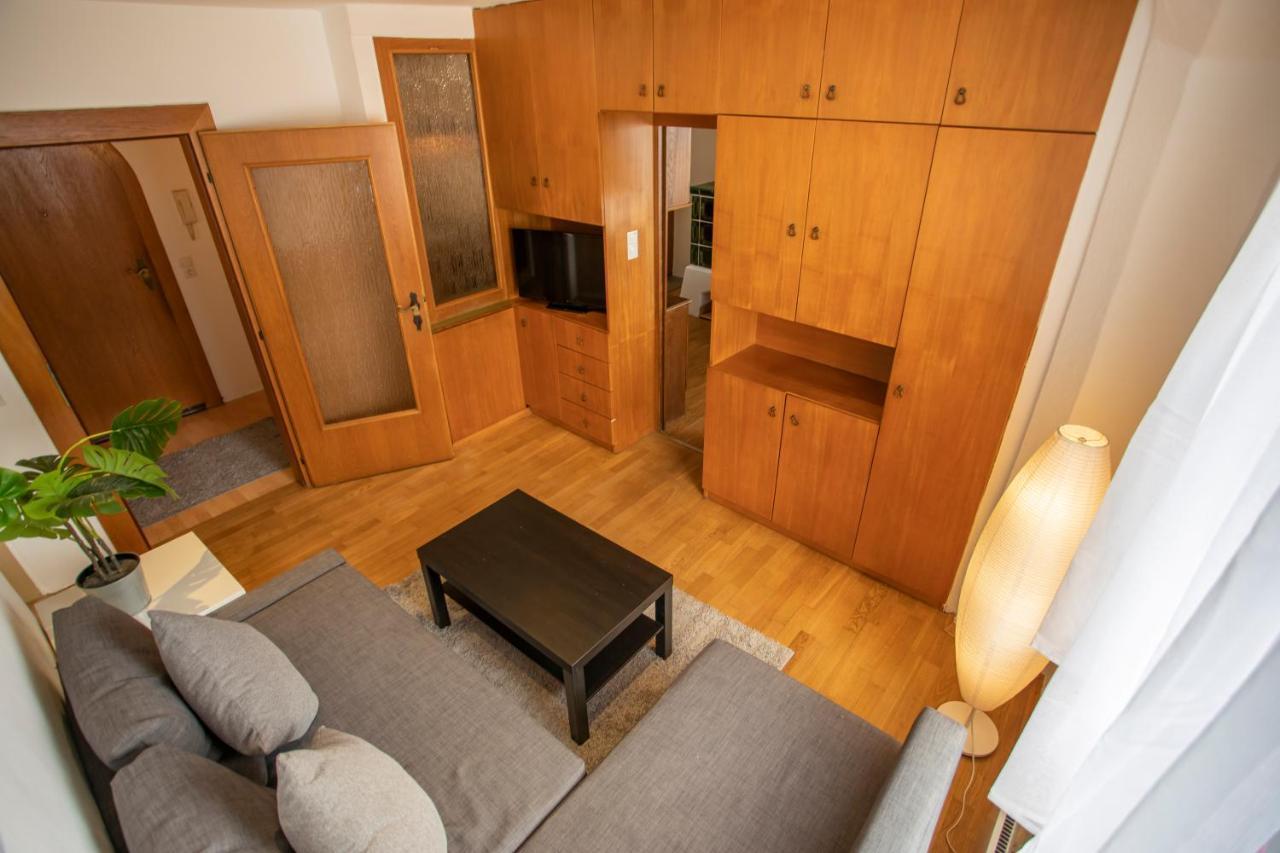 Traditional Old Town Apartment *