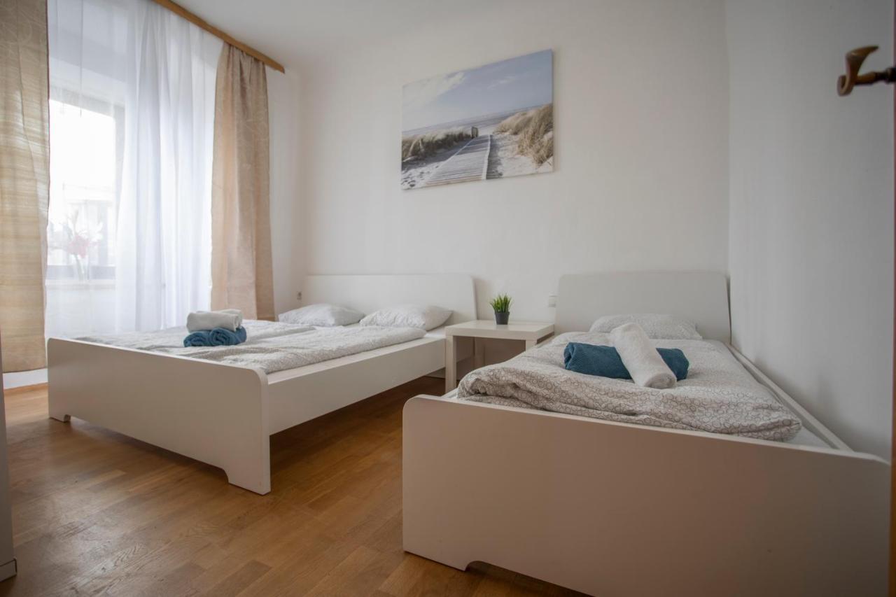 Traditional Old Town Apartment *